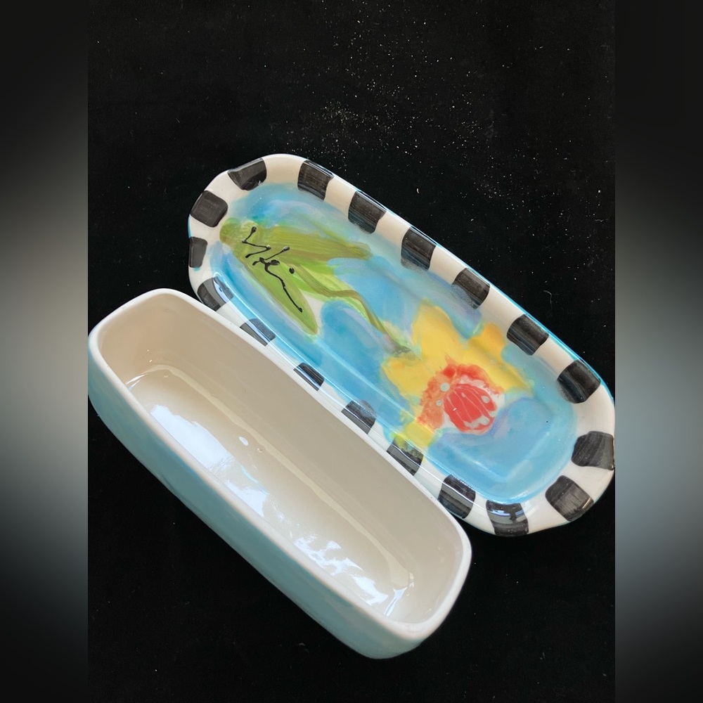 Spring Daffodils Ceramic Hand painted Covered Butter Dish 8”x2” - Picture 5 of 6